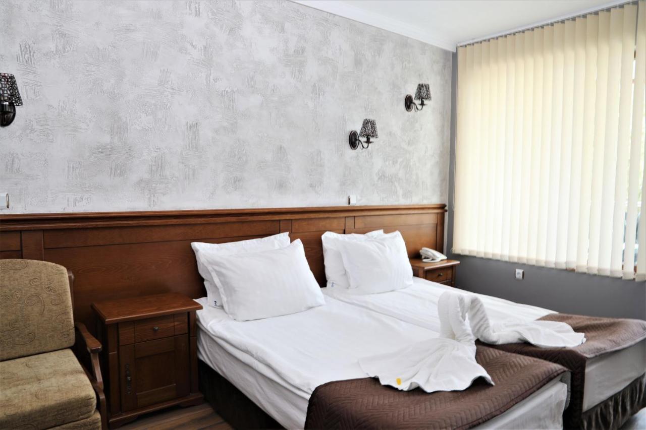 Petrov Family Hotel เนเซบาร์ ภายนอก รูปภาพ