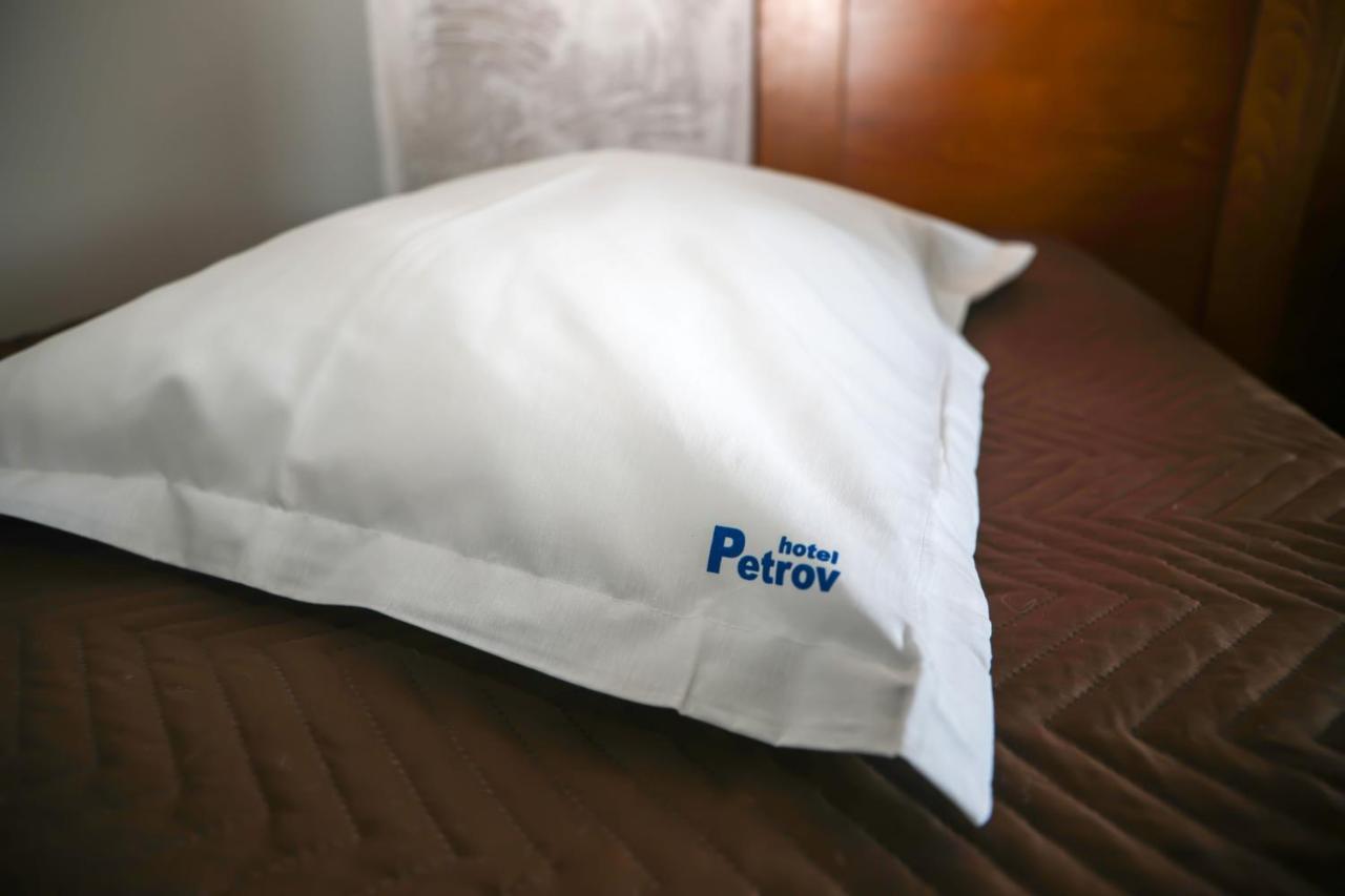 Petrov Family Hotel เนเซบาร์ ภายนอก รูปภาพ