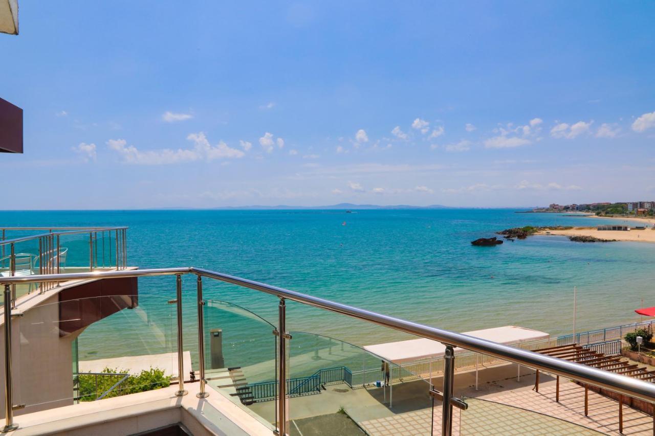 Petrov Family Hotel เนเซบาร์ ภายนอก รูปภาพ