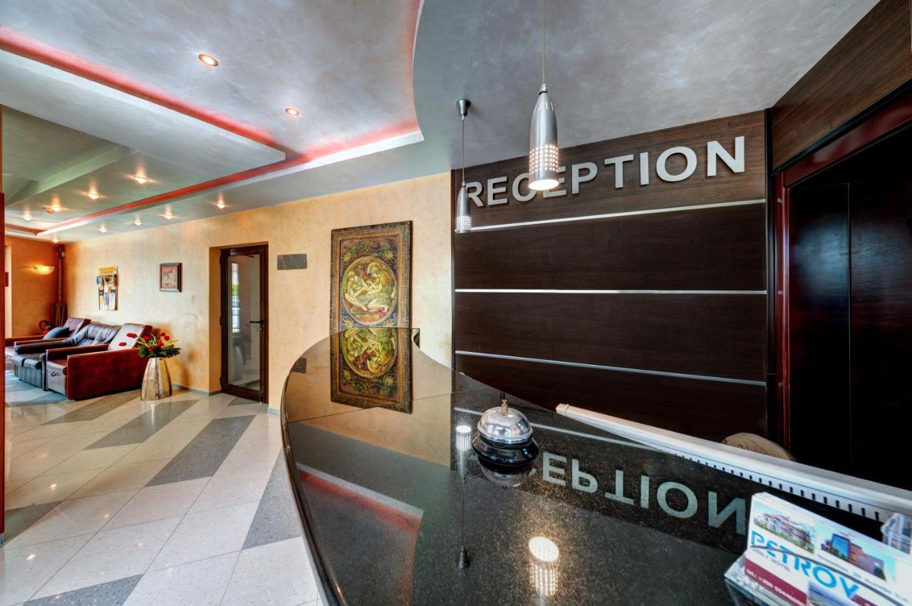 Petrov Family Hotel เนเซบาร์ ภายนอก รูปภาพ