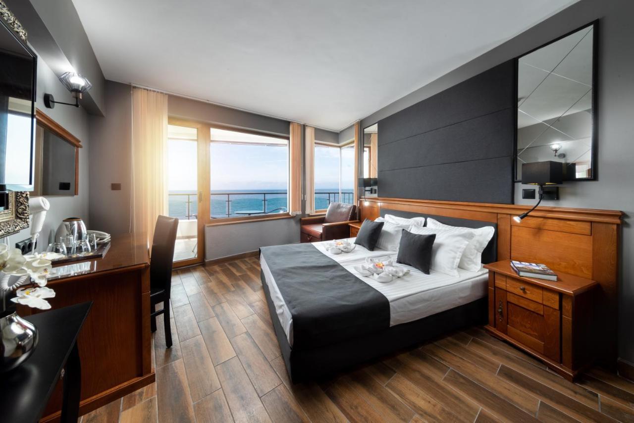 Petrov Family Hotel เนเซบาร์ ภายนอก รูปภาพ