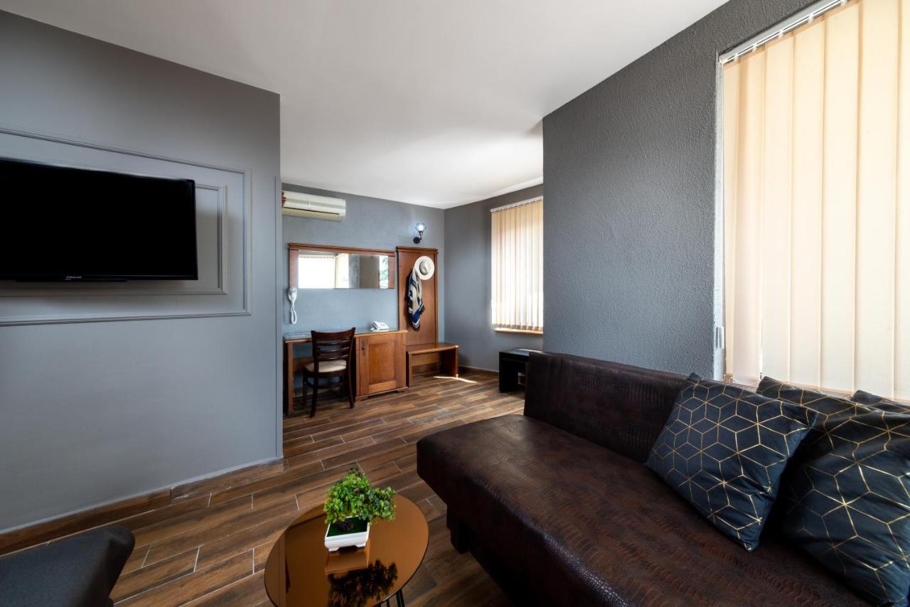 Petrov Family Hotel เนเซบาร์ ภายนอก รูปภาพ