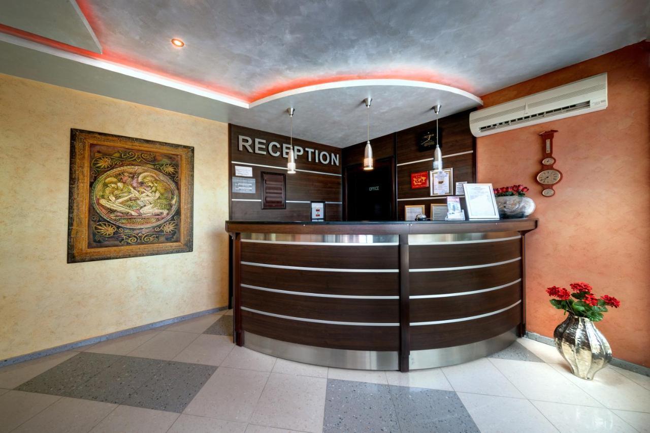 Petrov Family Hotel เนเซบาร์ ภายนอก รูปภาพ