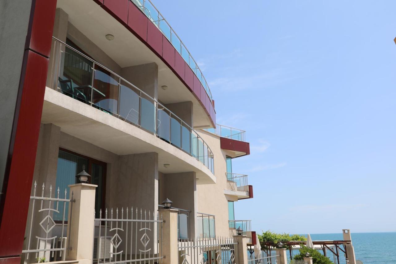 Petrov Family Hotel เนเซบาร์ ภายนอก รูปภาพ