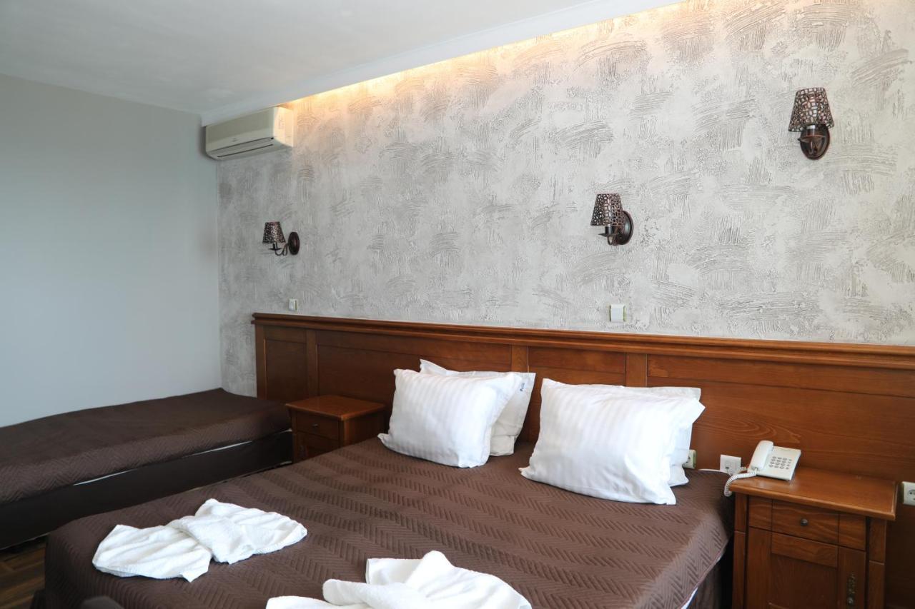 Petrov Family Hotel เนเซบาร์ ภายนอก รูปภาพ